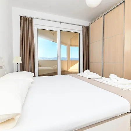 Bluesky Apartment *