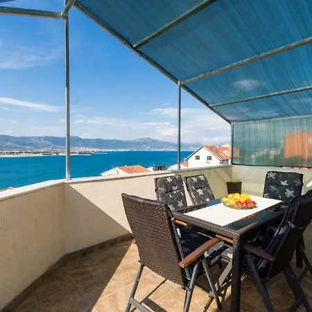 Bluesky Apartment *