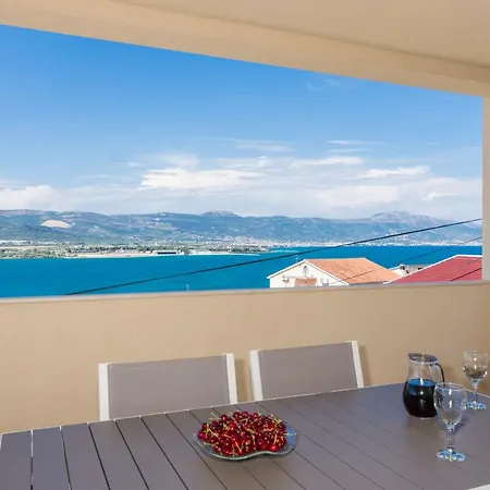 Bluesky Apartment *